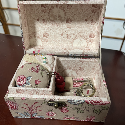 フランス　アンティーク　カルトナージュ　ボックス　収納箱　裁縫箱　ローズ　バラ フランス アンティーク カルトナージュ ボックス 収納箱 裁縫箱 ローズ