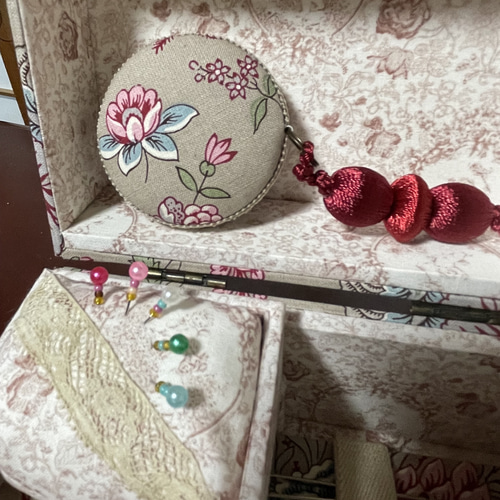 カルトナージュ ミニ裁縫箱 お色がアンティーク風で可愛い‼︎ レース