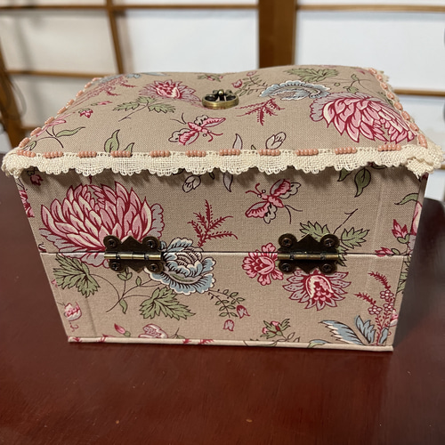 カルトナージュ ミニ裁縫箱 お色がアンティーク風で可愛い‼︎ レース
