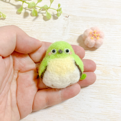 激安本物 ♡春のメジロさん 羊毛フェルト とり 小鳥 ブローチ♡めじろ 羊毛フェルト
