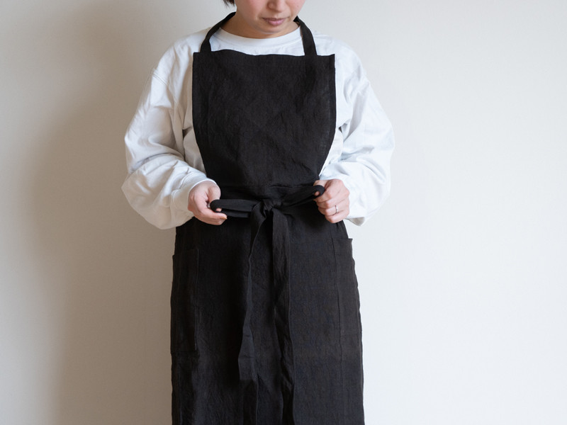 TC40 SQUARE APRON リネンのユニセックスエプロン C#04 黒漆色
