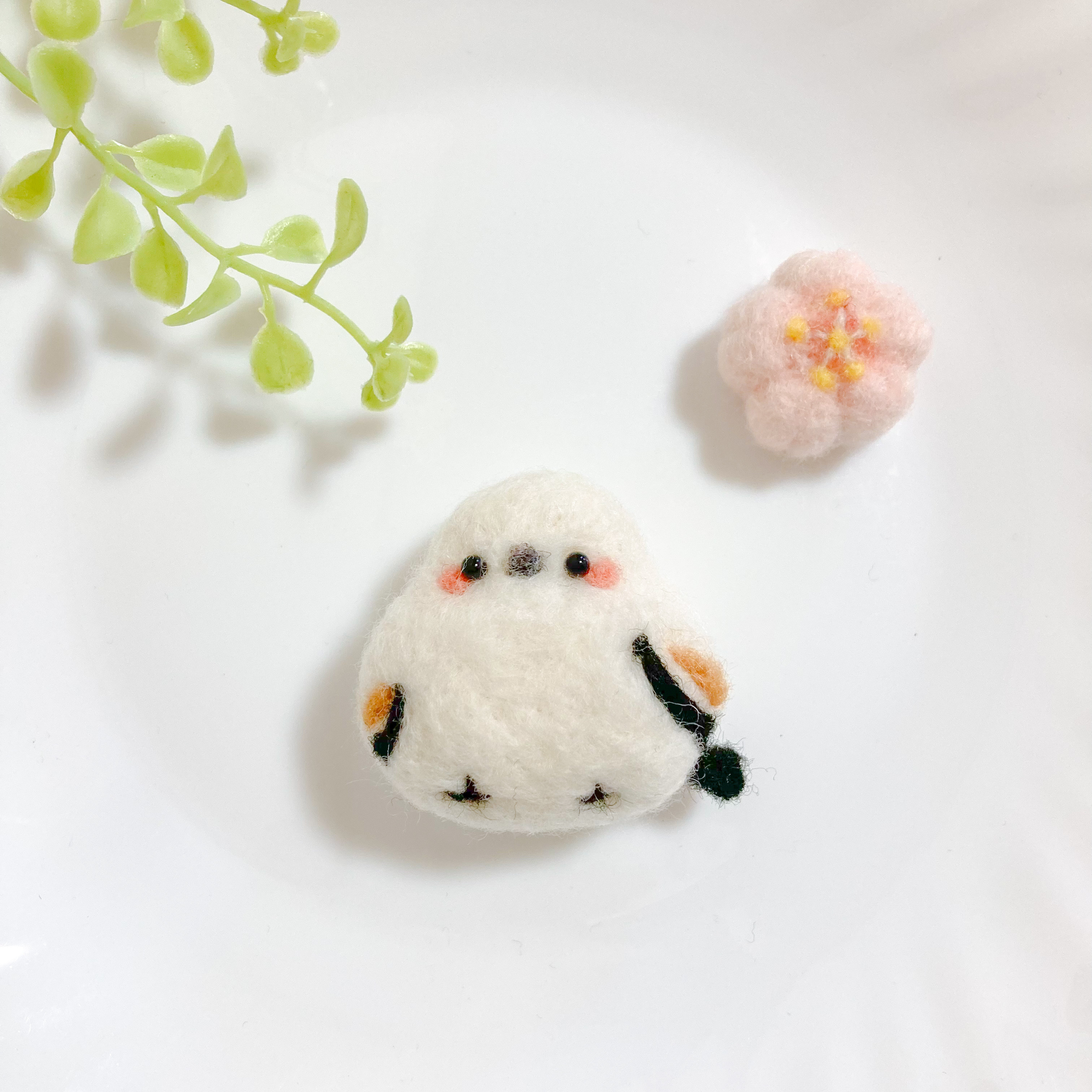 星を集めるペンギンさんとシマエナガさんのウェルカムインテリア羊毛