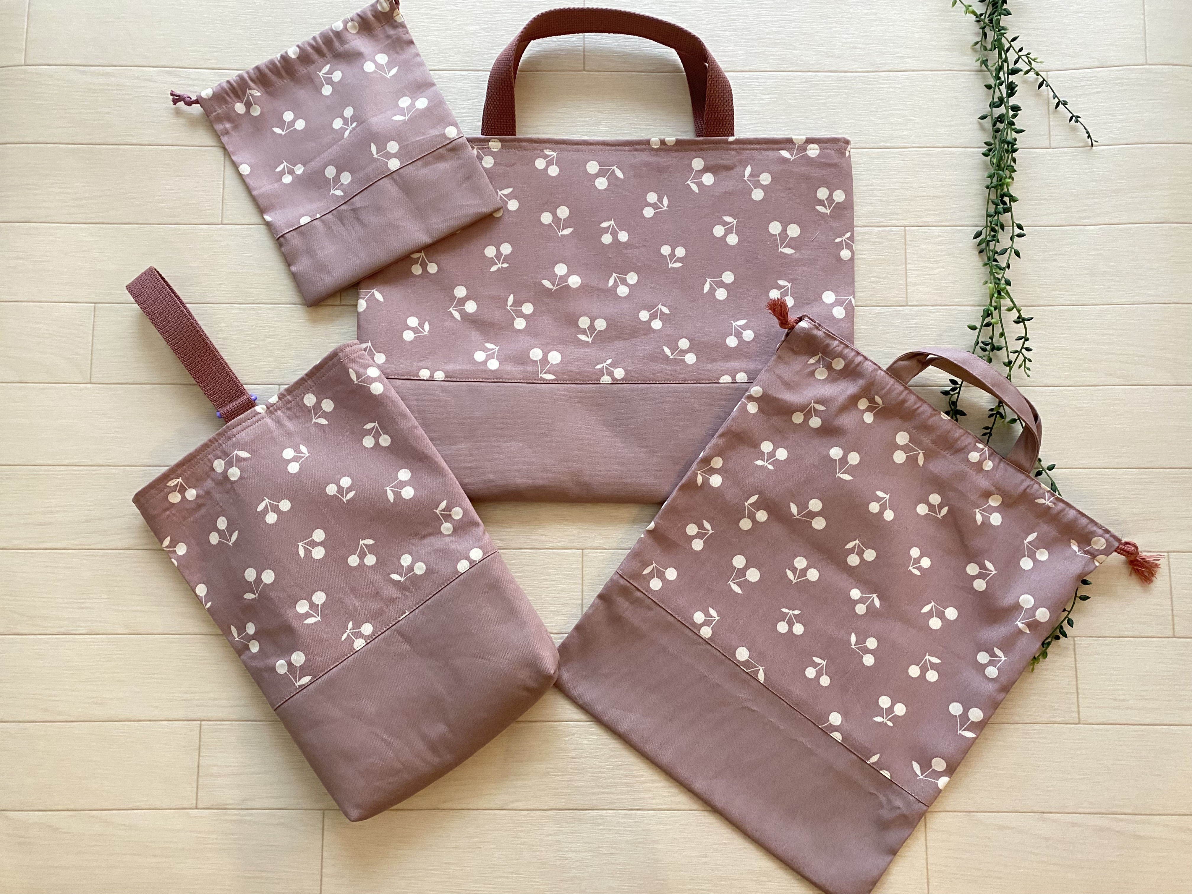 2026入園入学＊くすみ紫さくらんぼ×くすみ紫＊レッスンバッグ＊シューズ入れ＊体操服入れ＊歯ブラシコップ入れ
