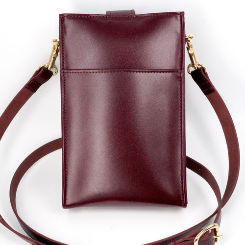 いちごチャーム付きレトロなスマホポシェット（本革製