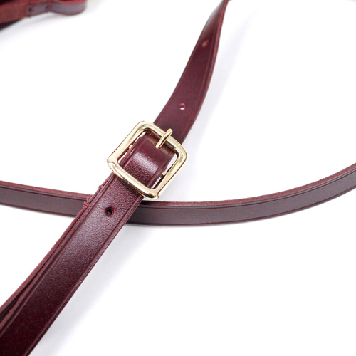 いちごチャーム付きレトロなスマホポシェット（本革製