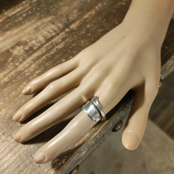 簡單的設計，即使是初次使用者也能輕鬆配戴。美國古董銀色湯匙重製戒指_0843 復古 第5張的照片