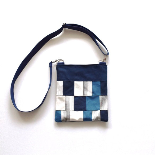 刺繍入りパッチワークポシェット ネイビー パッチワークのサコッシュ 2way ポシェット tea time 通販 17321292