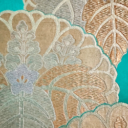 帯のタペストリー　アンティーク　青緑に輝く菊と桐の青海波　着物リメイク　掛け軸 　ひなまつり　古民家　おしゃれ　日本 5枚目の画像