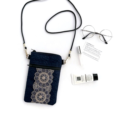 ぷっくりお花とインド刺繍の上品♡大人スマホショルダー ショルダー