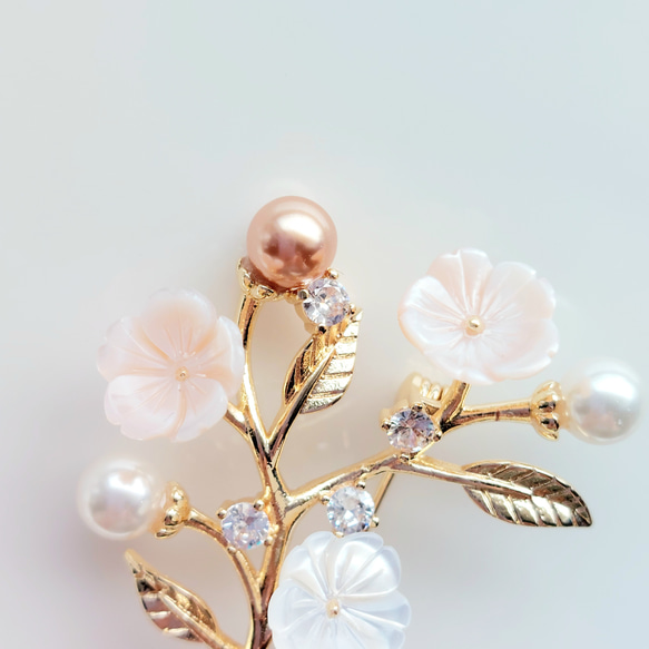 白蝶貝AAAの桜の花のブローチ 3枚目の画像