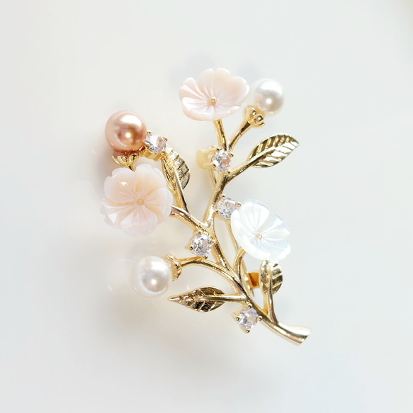 白蝶貝AAAの桜の花のブローチ 4枚目の画像