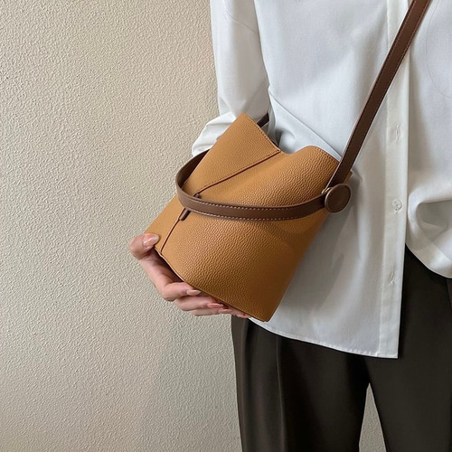 クロスボディバッグ高級感大容量シングルショルダー牛革通勤ソフト