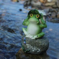 カエル置物 石の上かえる 飾り 三兄弟 蛙 ガーデニング インテリア オブジェ オーナメント 風水 縁起 雑貨 3枚目の画像