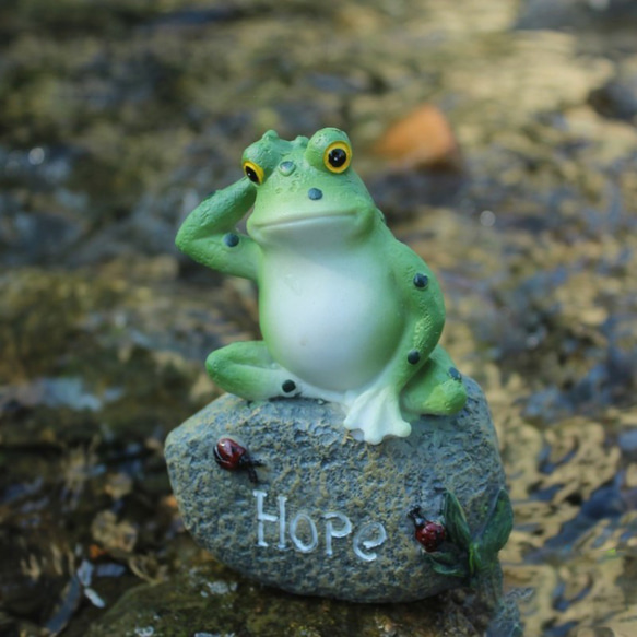 カエル置物 石の上かえる 飾り 三兄弟 蛙 ガーデニング インテリア オブジェ オーナメント 風水 縁起 雑貨 2枚目の画像