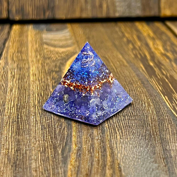 【超希少！】ミニピラミッド型 タンザナイト オルゴナイト 3cm 4枚目の画像