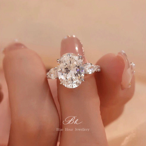 最終交渉可JL240★高級 ダイヤモンド0.6ct リング GIAコピー付 5カラット オーバル 高炭素ダイヤモンド 3石 キラキラ ゴージャス