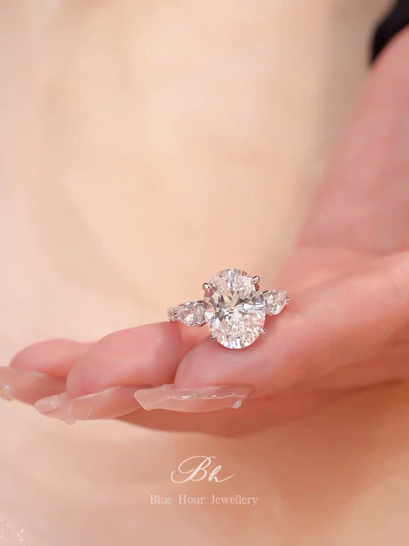 5カラット オーバル 高炭素ダイヤモンド 3石 キラキラ ゴージャス ラグジュアリー リング 指輪 3枚目の画像