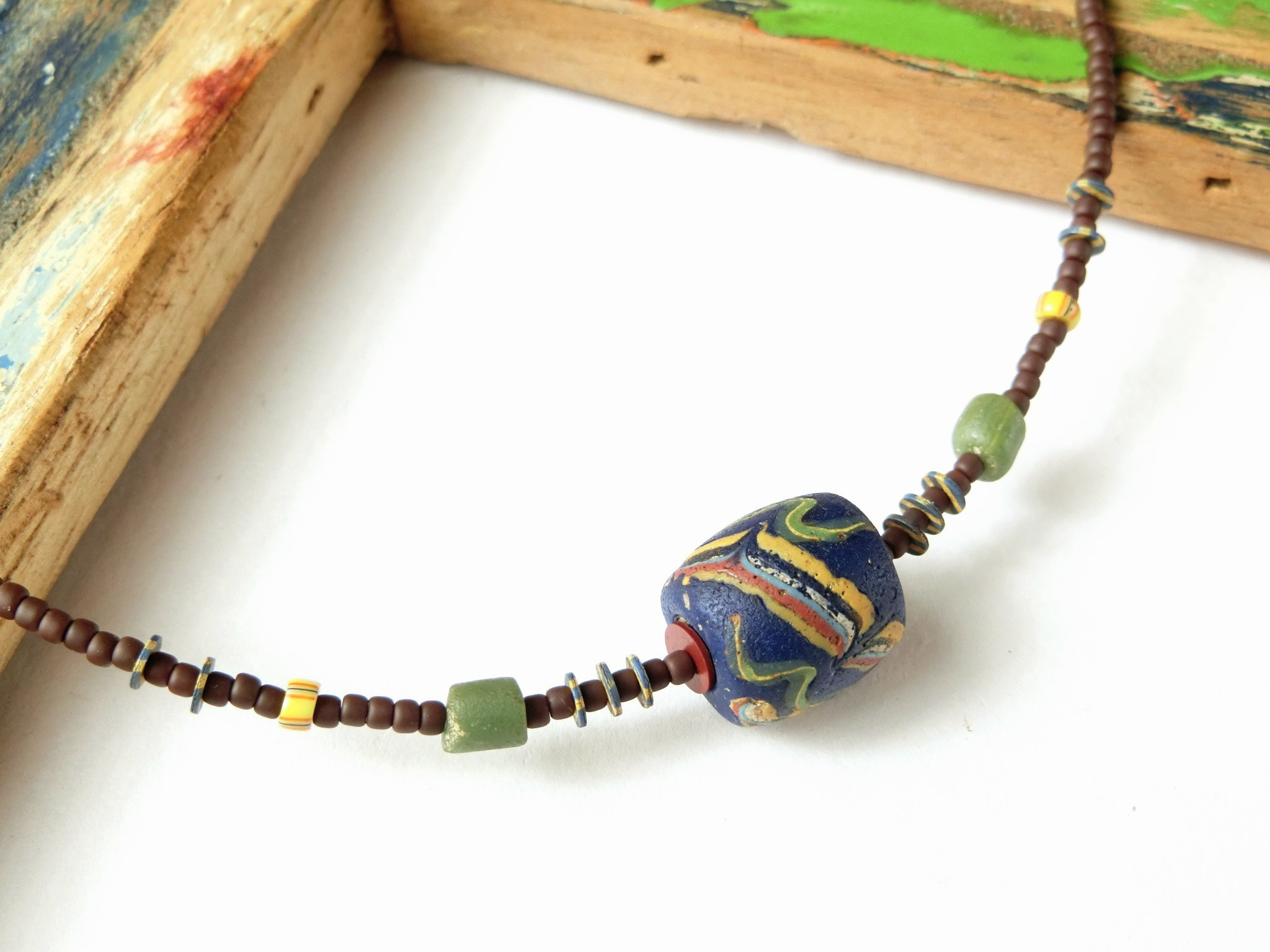 瑠璃色ヴェネチアファンシーとレコード盤のネックレス