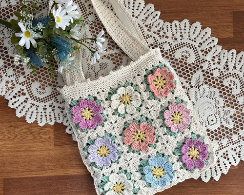 ☆お花のモチーフバッグ（ミルクホワイト）☆手編み 編み物 モチーフ