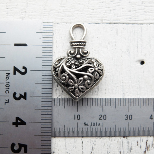透かしパーツ・ハートチャーム アンティークシルバー ［3個販売