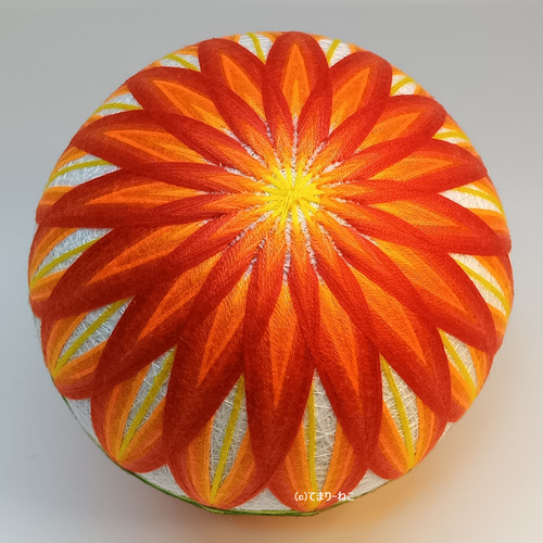 手毬猫の店 てまり「菊」白地朱赤花12cm 手まり 手毬 手鞠 手毬猫の店 てまり「菊」白地朱赤花12cm 手まり 手毬 手鞠
