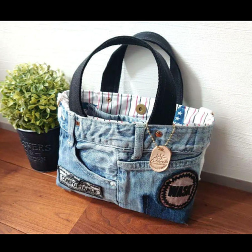 【ワッペン & クラッシュ】  デニム　リメイク　トートバッグ　ハンドメイド トートバッグ デニムリメイク ハンドメイド ファスナー付き