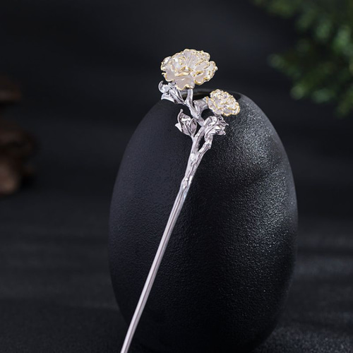 牡丹のかんざし - 華やかさと上品さを兼ね備えた特別なヘア