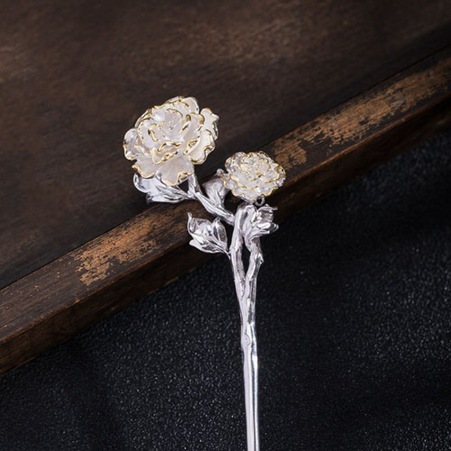 牡丹のかんざし - 華やかさと上品さを兼ね備えた特別なヘア