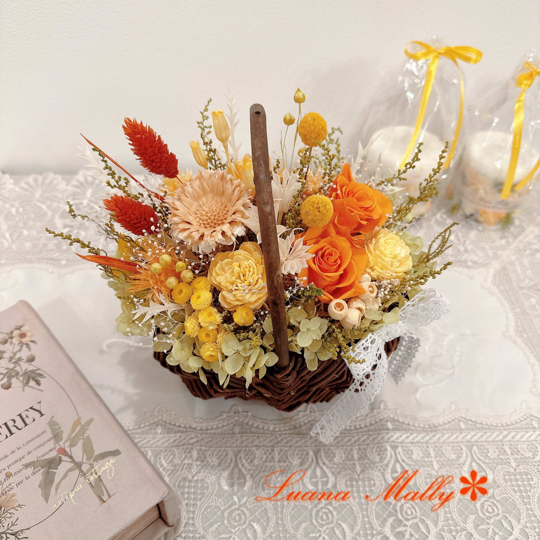 人気 ビタミンカラー オレンジ 華やかな 花籠 還暦 古希 祝 母の日ギフト フラワーバスケット 花カゴ プリザーブド