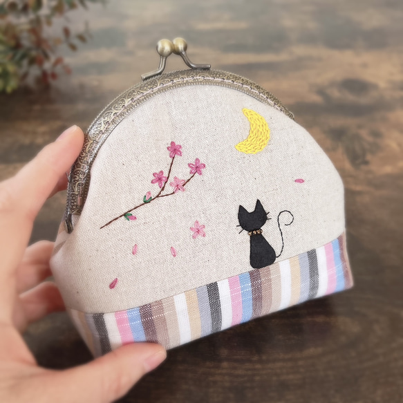 ＊会津木綿＊猫と月と桜の刺繍　がま口お化粧ポーチ（限定柄）《受注製作》 9枚目の画像