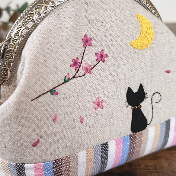 ＊会津木綿＊猫と月と桜の刺繍　がま口お化粧ポーチ（限定柄）《受注製作》 6枚目の画像