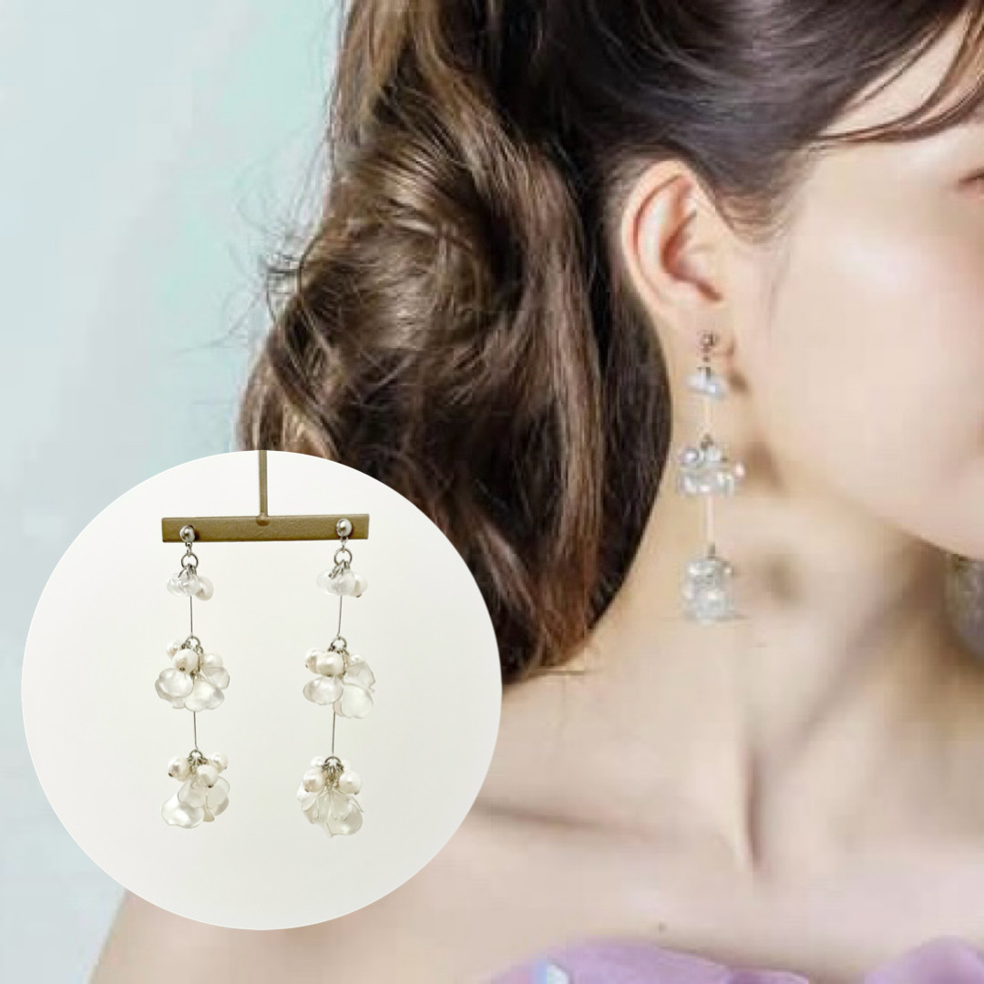 【〜Fluffy silver〜ﾌﾗｯﾌｨｰ ｼﾙﾊﾞｰ】ふんわり揺れる花びらピアス・イヤリング／ウェディング