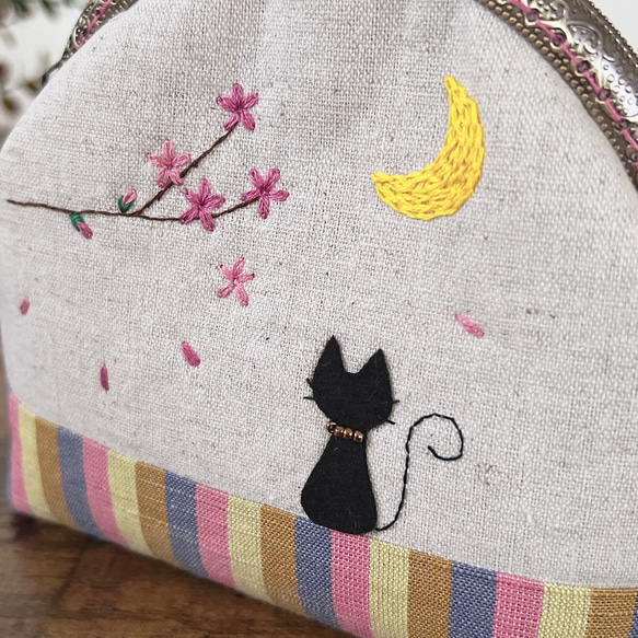 ＊会津木綿＊猫と月と桜の刺繍　がま口お化粧ポーチ（花） 6枚目の画像