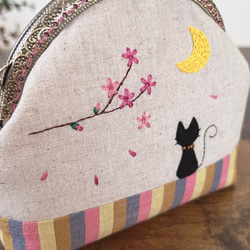 ＊会津木綿＊猫と月と桜の刺繍　がま口お化粧ポーチ（花） 5枚目の画像