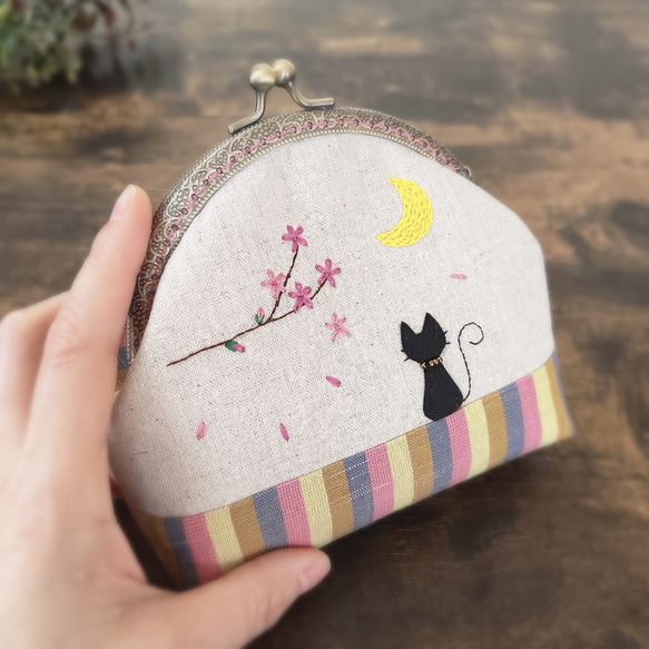 ＊会津木綿＊猫と月と桜の刺繍　がま口お化粧ポーチ（花） 9枚目の画像