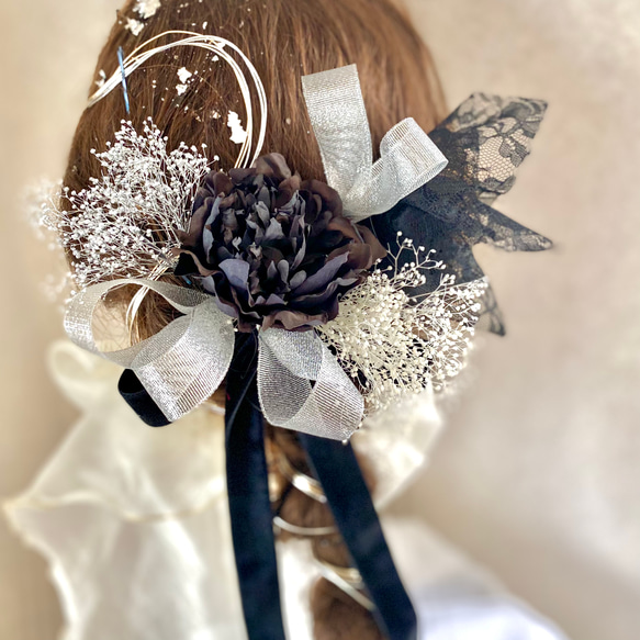 黒のベルベットリボンと芍薬の髪飾り　シルバー　銀箔付き　成人式　結婚式　卒業式　振袖　袴　 4枚目の画像