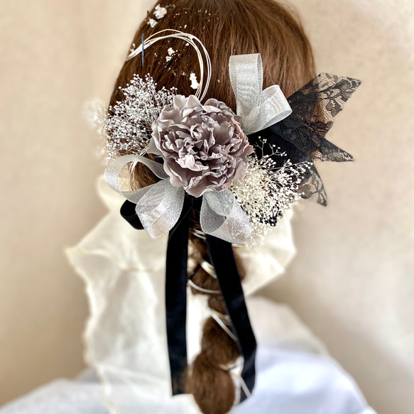 黒のベルベットリボンと芍薬の髪飾り　シルバー　銀箔付き　成人式　結婚式　卒業式　振袖　袴　 2枚目の画像