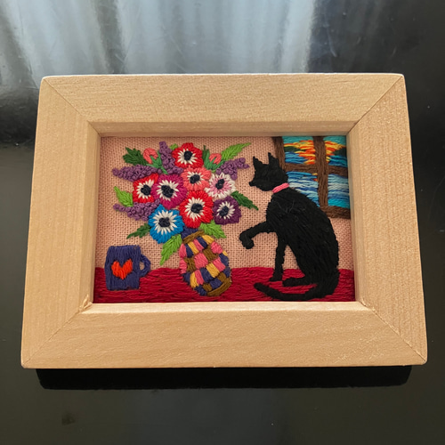 窓辺の猫（クロスステッチ完成品）