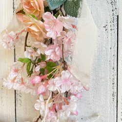 「さくらとミニバラのスワッグ」、卒業・入学・ブライダルお祝い 4枚目の画像