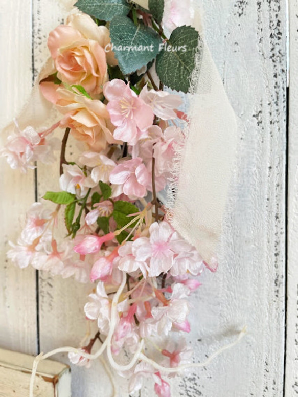 「さくらとミニバラのスワッグ」、卒業・入学・ブライダルお祝い 4枚目の画像