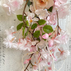 「さくらとミニバラのスワッグ」、卒業・入学・ブライダルお祝い 3枚目の画像