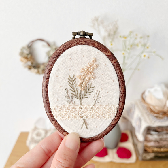 刺繍 壁飾り ミモザの刺繍壁飾り/刺繍インテリア タペストリー・壁掛け MEGURI