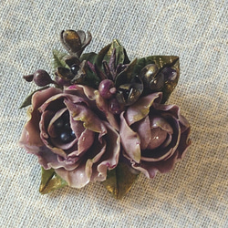 アンティーク風紫薔薇のブローチ 2枚目の画像
