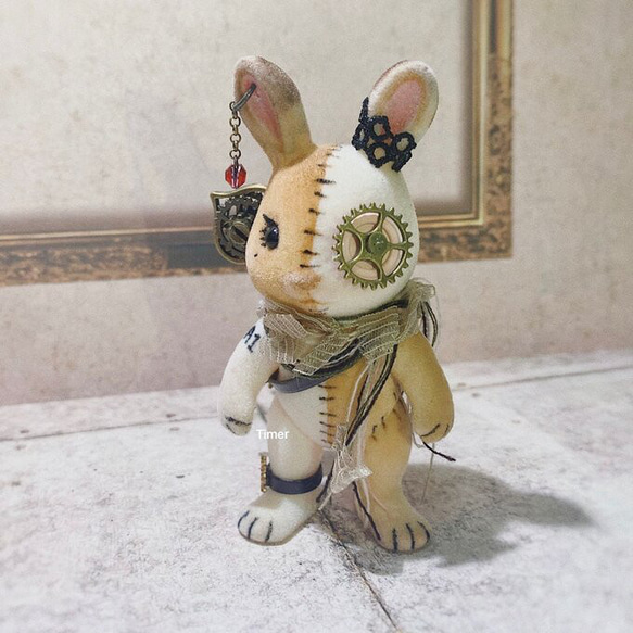 カスタム ウサギファミリー ホワイト シルバニアファミリーの人形 「Steampunk Toy Bunny」OA1 魔術 1枚目の画像