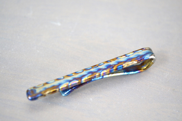 Titanium tie bar・鍛造純チタンネクタイピン５０mm=ブルーフレイムA= 2枚目の画像