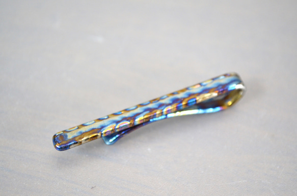 Titanium tie bar・鍛造純チタンネクタイピン５０mm=ブルーフレイムA= 1枚目の画像