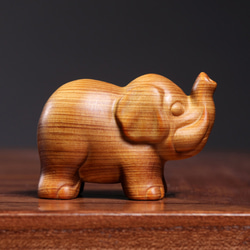 天然木材で彫刻された小さな幸運な象の置物、象の装飾品 4枚目の画像