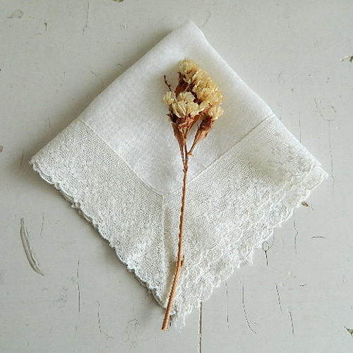 ✿フランスヴィンテージ 繊細なスカラップ模様レースのハンカチ その他