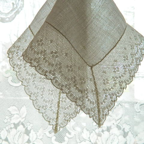 ✿フランスヴィンテージ 繊細なスカラップ模様レースのハンカチ その他