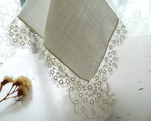 アンティーク タティングレース 菫刺繍のローンハンカチ ラベンダーヴァイオレット アンティーク タティングレース 菫刺繍のローンハンカチ ラベンダー